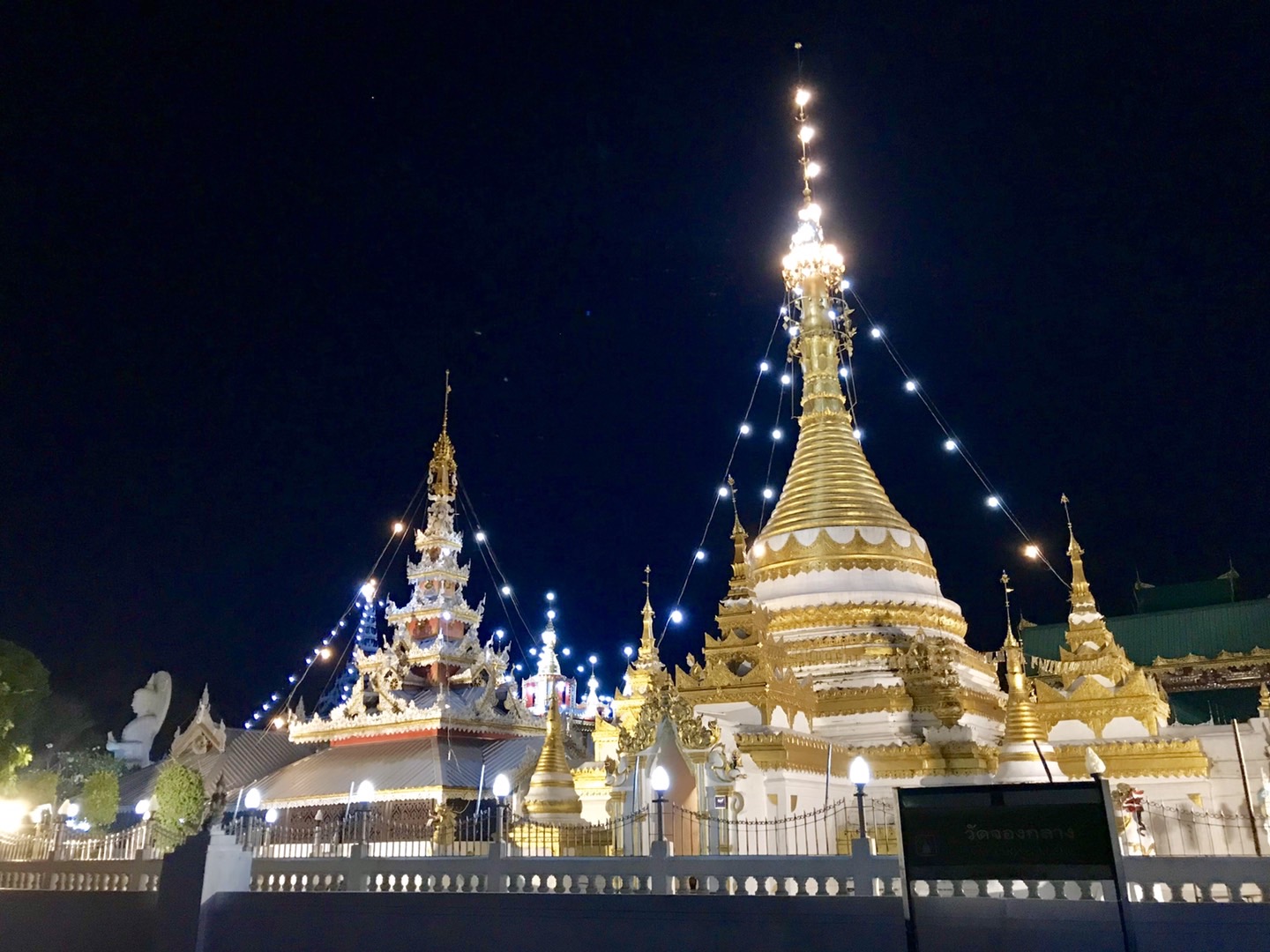 チェンマイから行けるメーホーソン ワットチョーンクラーンの夜景は必見 Dragonthai Chiang Mai